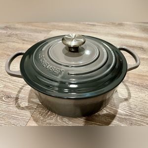 Le Crueset Dutch Oven 5 1/2qt, 5-6 servings. Color: Oyster